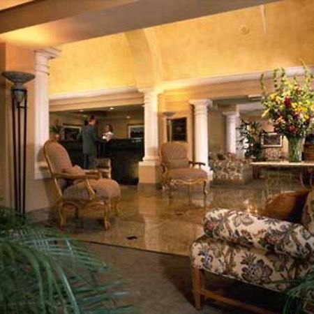 Holiday Inn Midtown Феникс Экстерьер фото